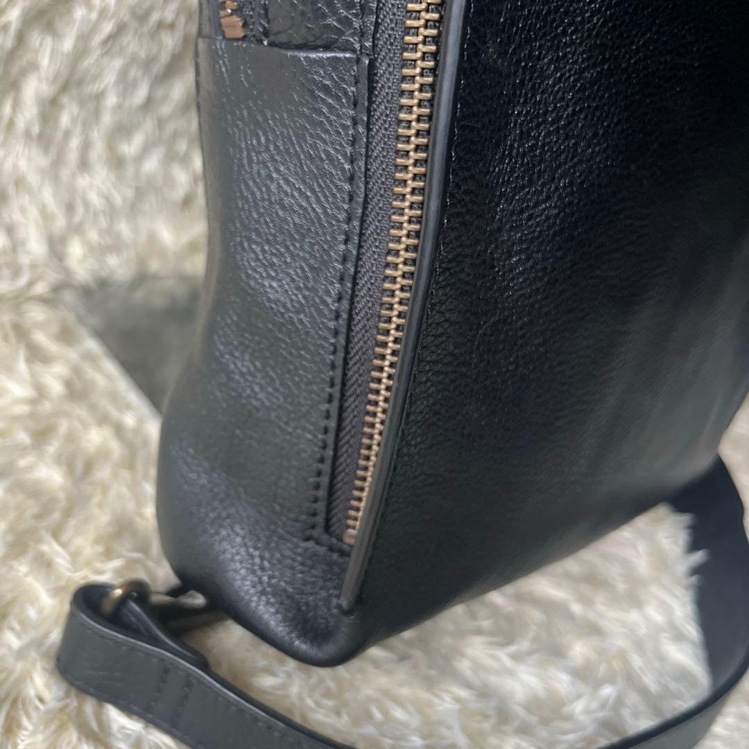 極美品　マザーハウス　カゼマトウ　 クロスバッグ レザー ボディバッグ シボ革