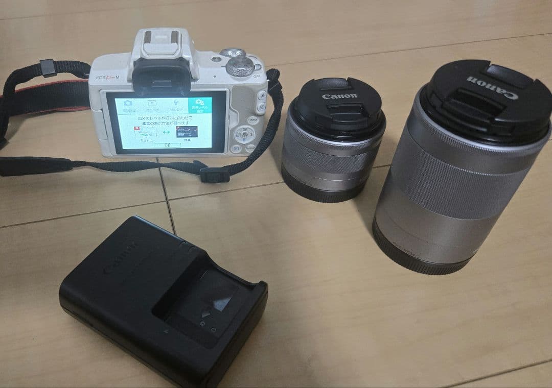 Canon EOS M ホワイト ダブルズームキット