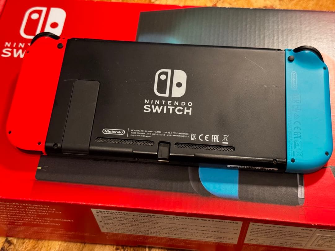 Nintendo Switch 本体 + Pro コントローラー