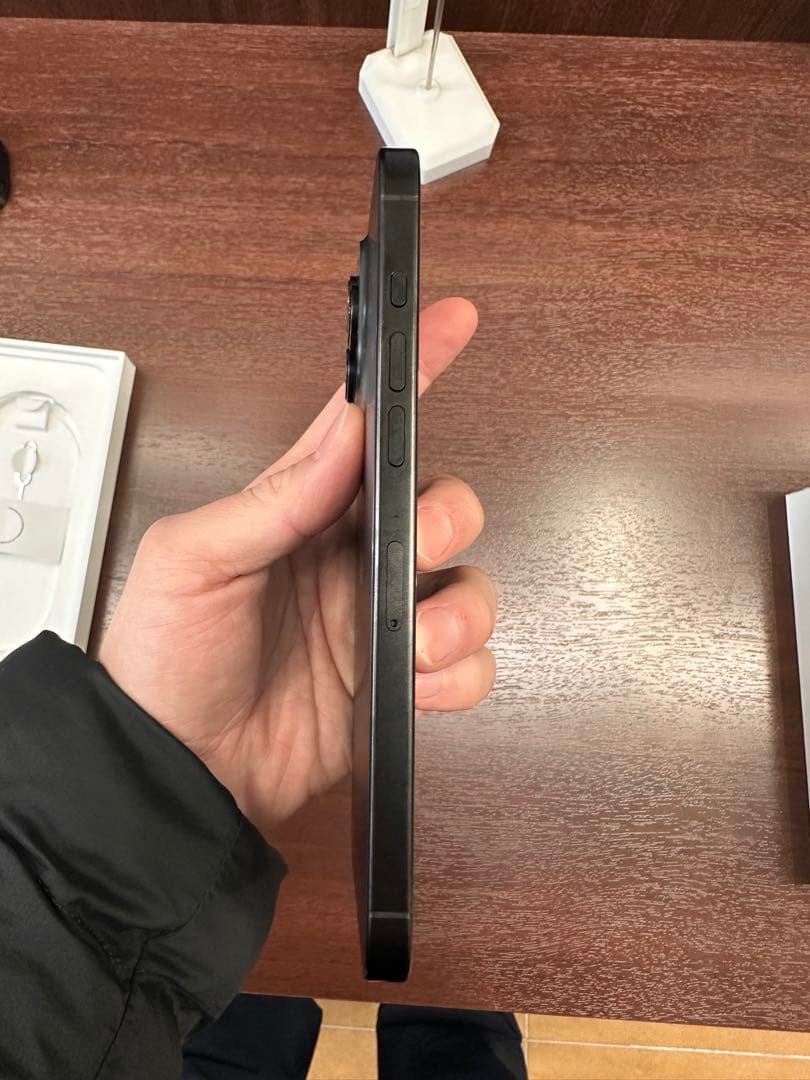 iPhone 16Pro Max、バッテリー状態 100%。