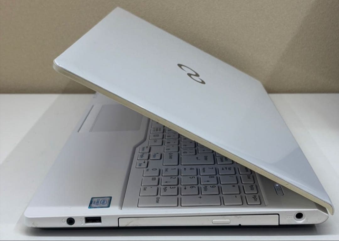 533 FUJITSU 美品✨ノートパソコン　Windows11