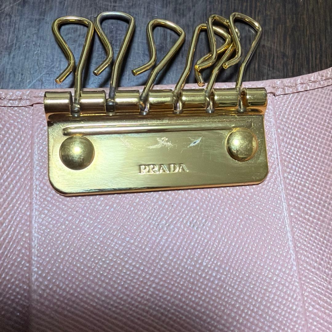 プラダ　サフィアーノ　キーケース　リボン