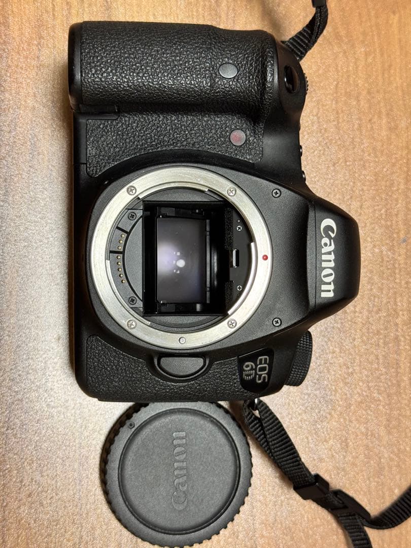 【動作確認済】Canon EOS 6D ボディー ＋ おまけストロボ付