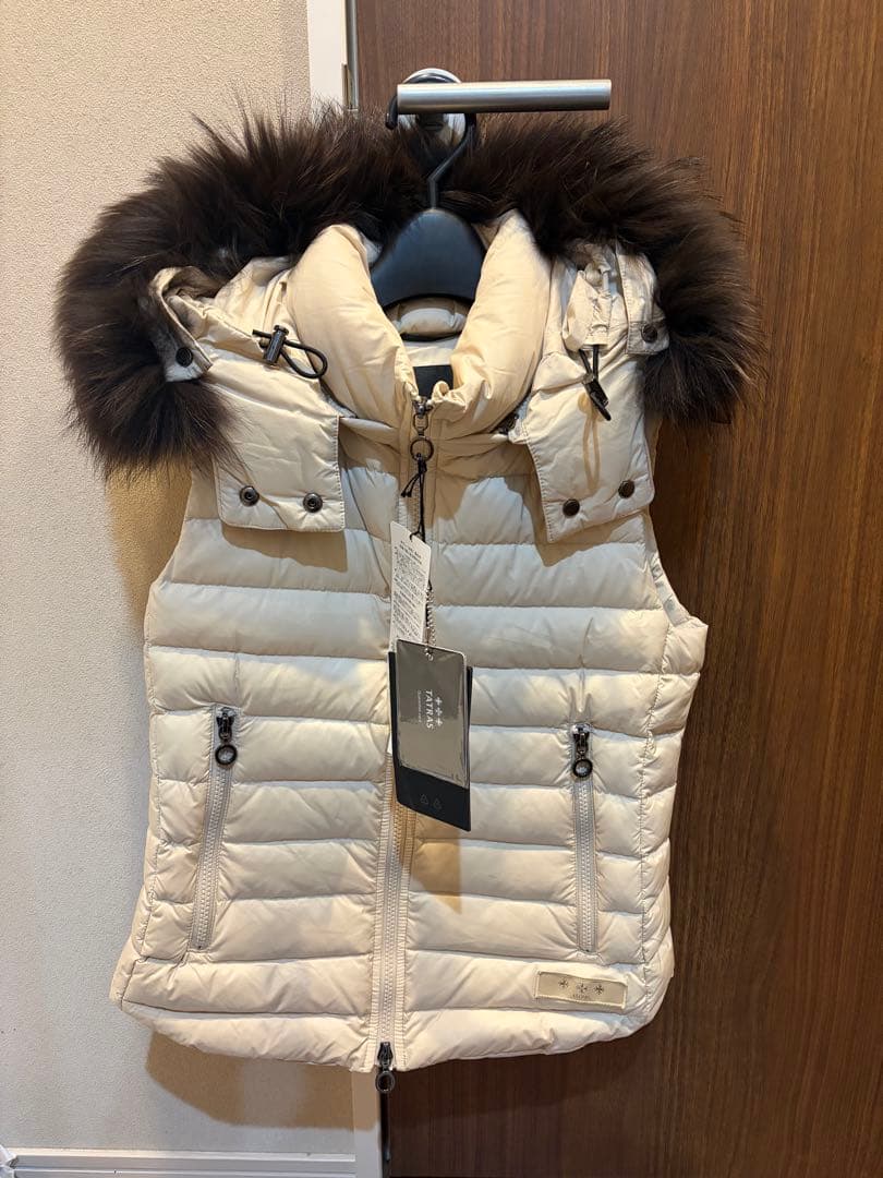 【現行モデル試着のみ】タトラス オルシエラダウンベスト ベージュ　ホワイト　01