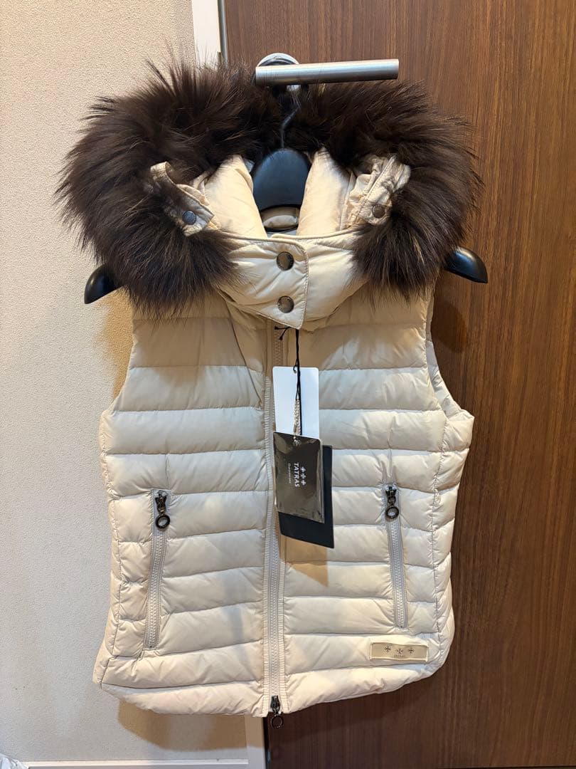 【現行モデル試着のみ】タトラス オルシエラダウンベスト ベージュ　ホワイト　01