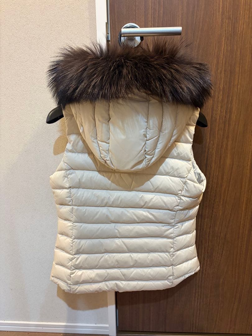 【現行モデル試着のみ】タトラス オルシエラダウンベスト ベージュ　ホワイト　01