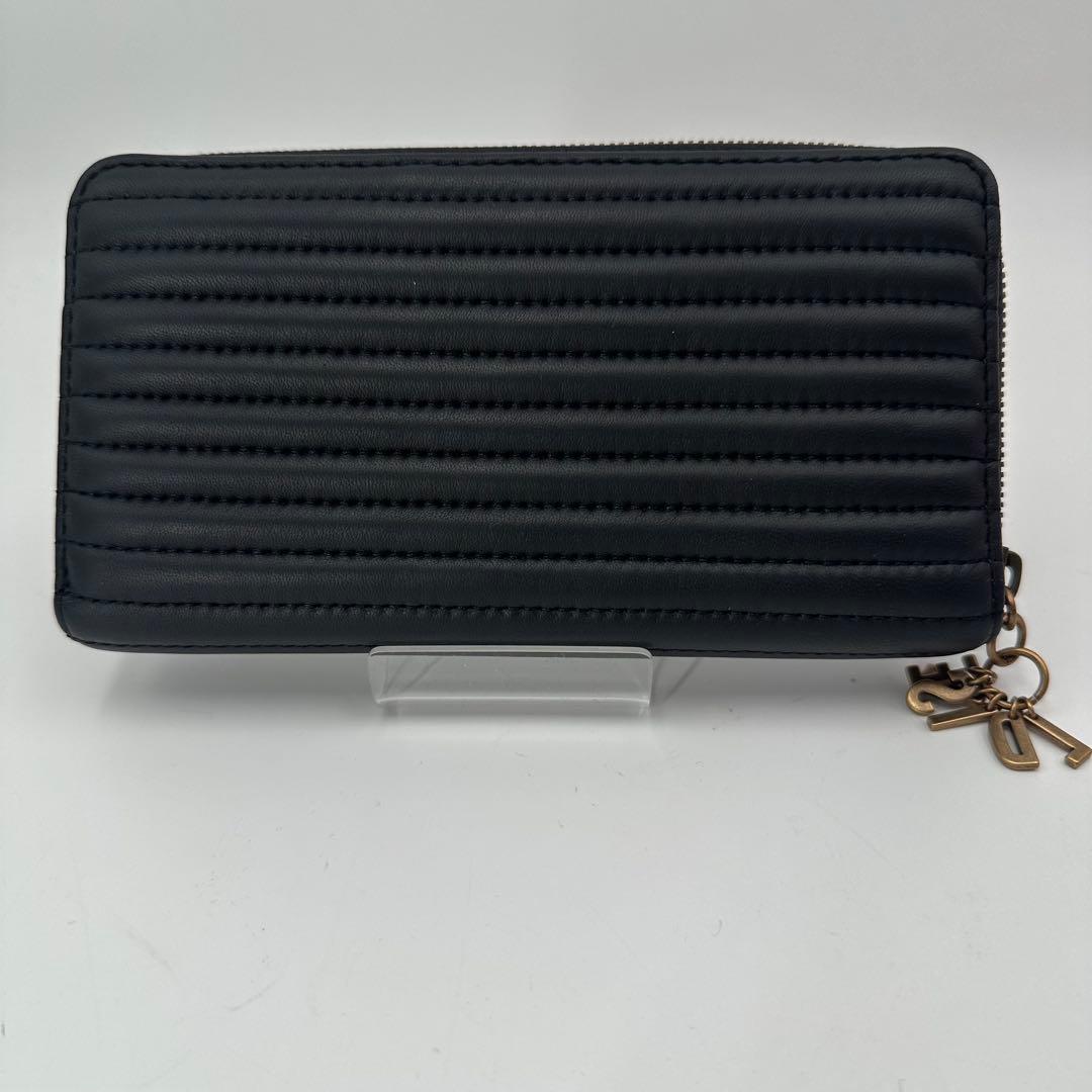 現行　美品　ディーゼル　D-VINA ラウンドジップ　長財布　キルティング　黒