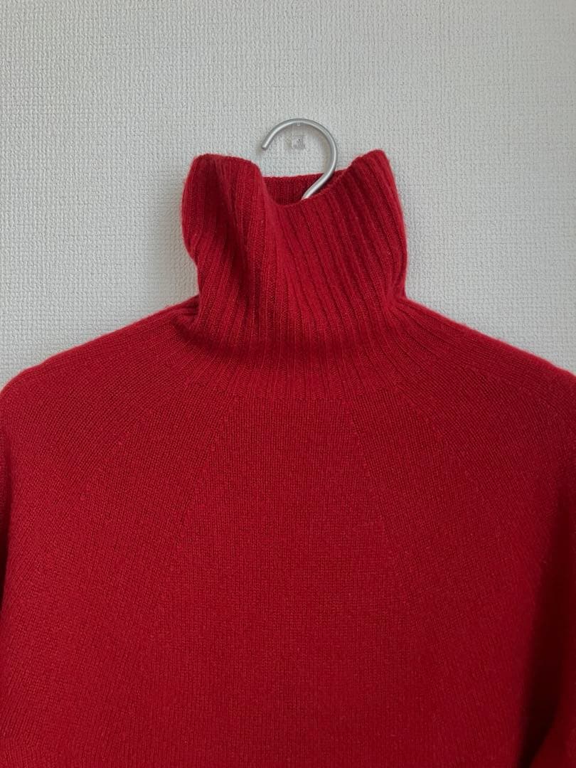 【鮮やか過ぎない大人の赤色♫】イエナ　カシミア　タートルプルオーバー