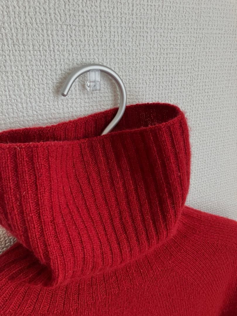 【鮮やか過ぎない大人の赤色♫】イエナ　カシミア　タートルプルオーバー