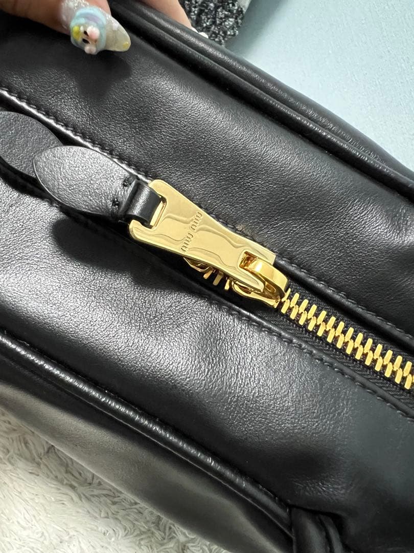 miumiu レザーボーバッグ ラージ