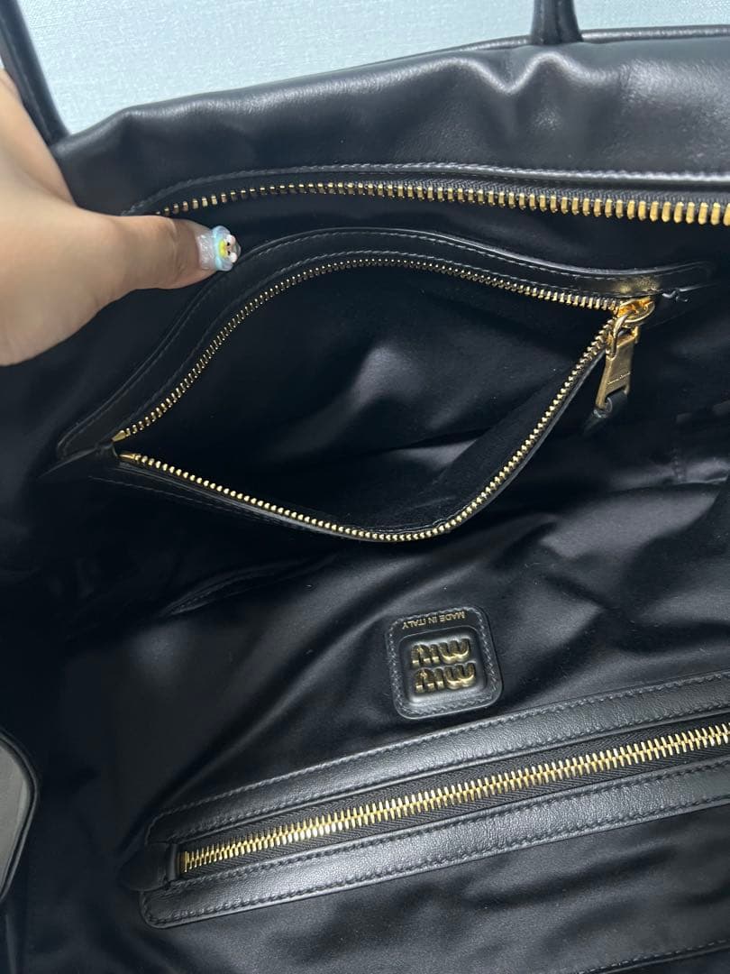 miumiu レザーボーバッグ ラージ