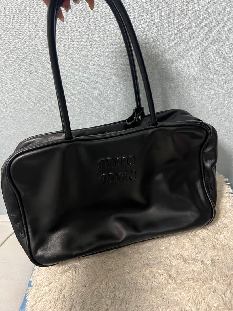 miumiu レザーボーバッグ ラージ