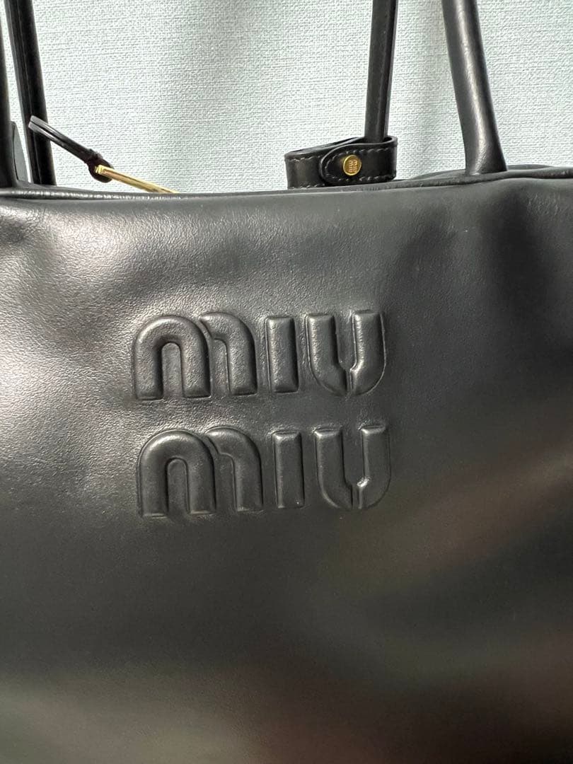 miumiu レザーボーバッグ ラージ