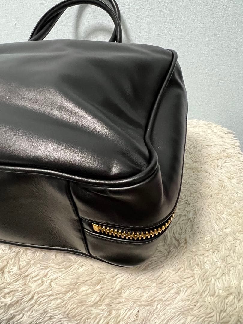 miumiu レザーボーバッグ ラージ