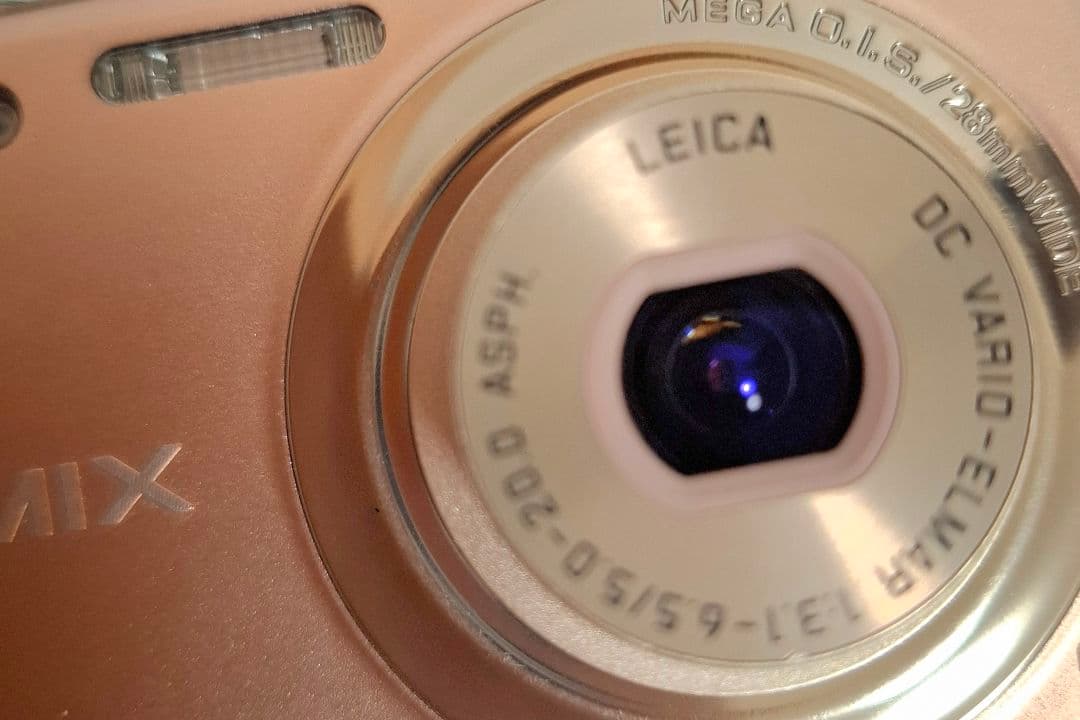 [美品]パナソニック LUMIX DMC-FH7 デジタルカメラ