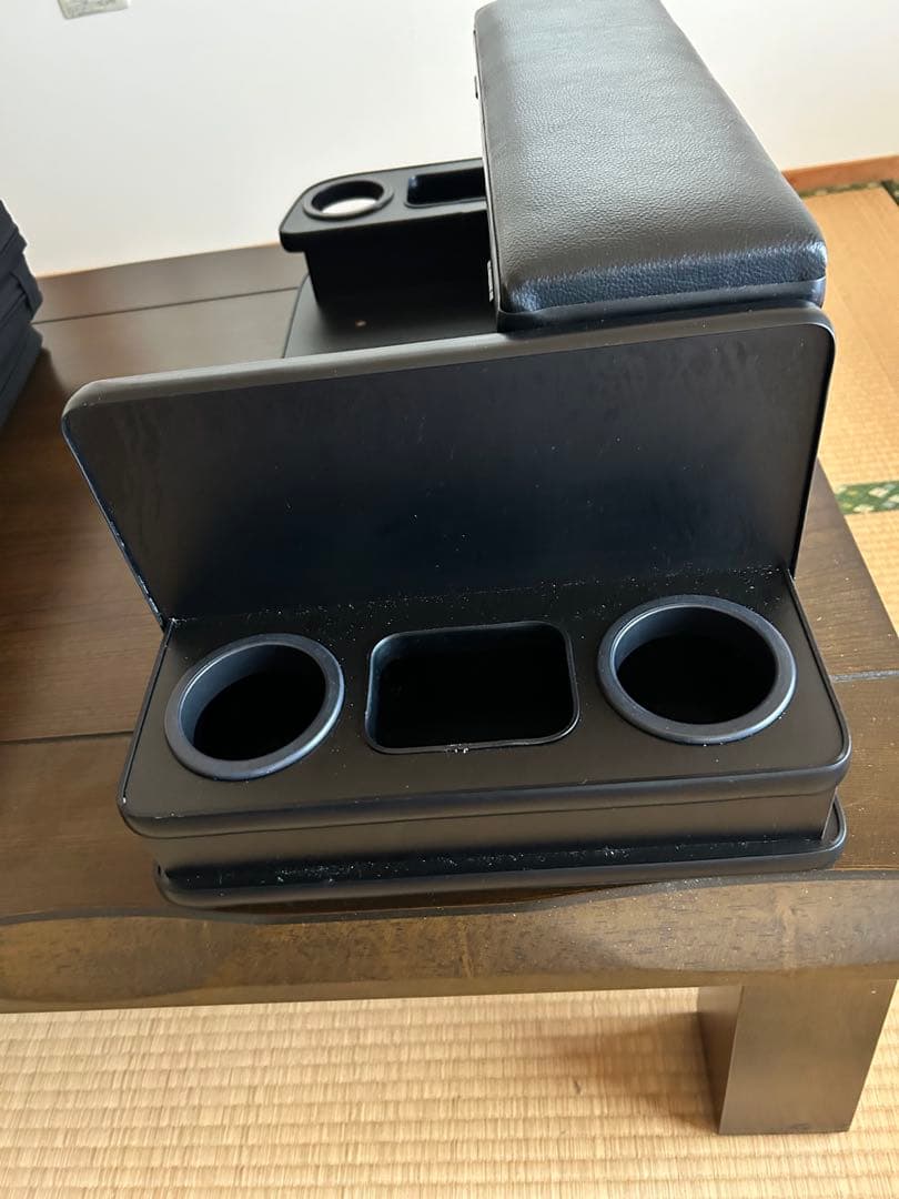 ハイエースセンターコンソール　お値下げ