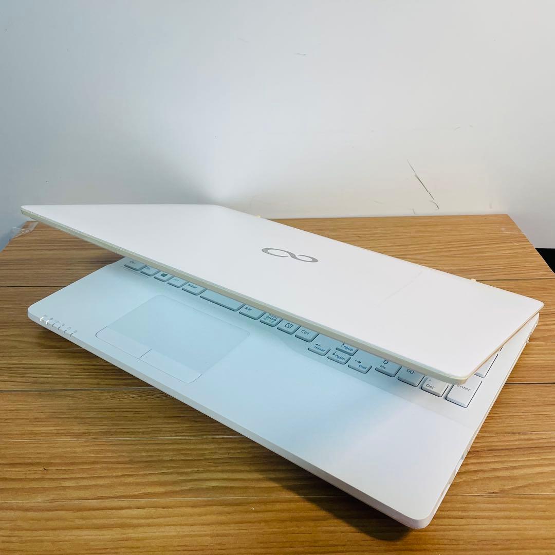 設定済みすぐ使えるホワイトノートSSD256ギガカメラWin11オフィスDVD