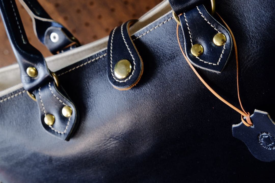 イタリア産ディープネイビー牛革レザートートバッグ　Lサイズ　ハンドメイド紺青