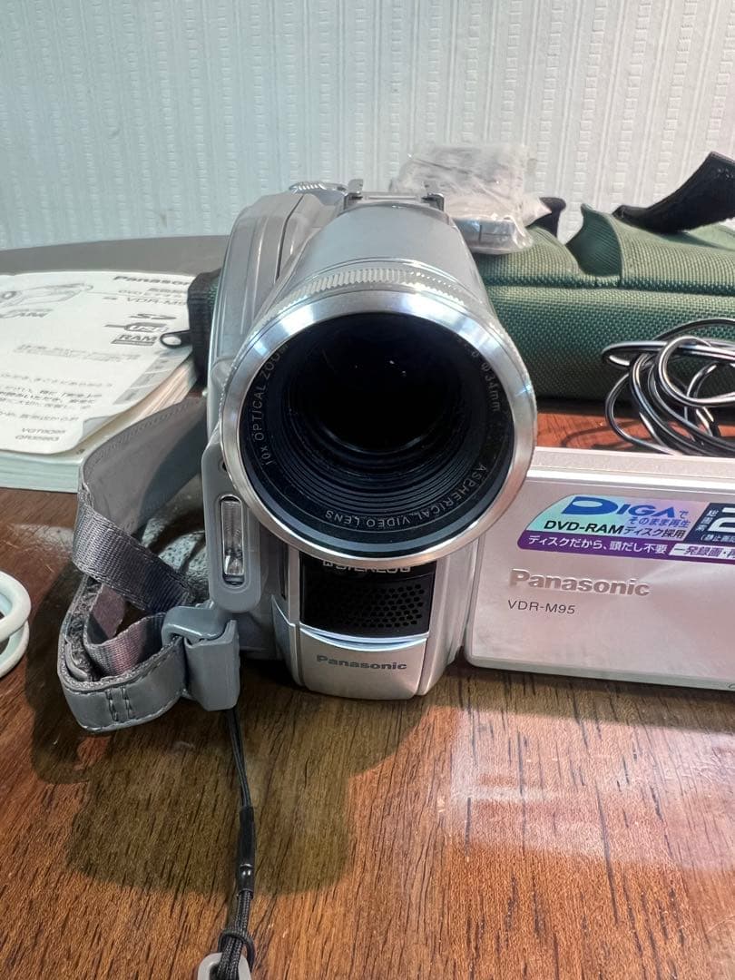 ビデオカメラ Panasonic VDR-M95