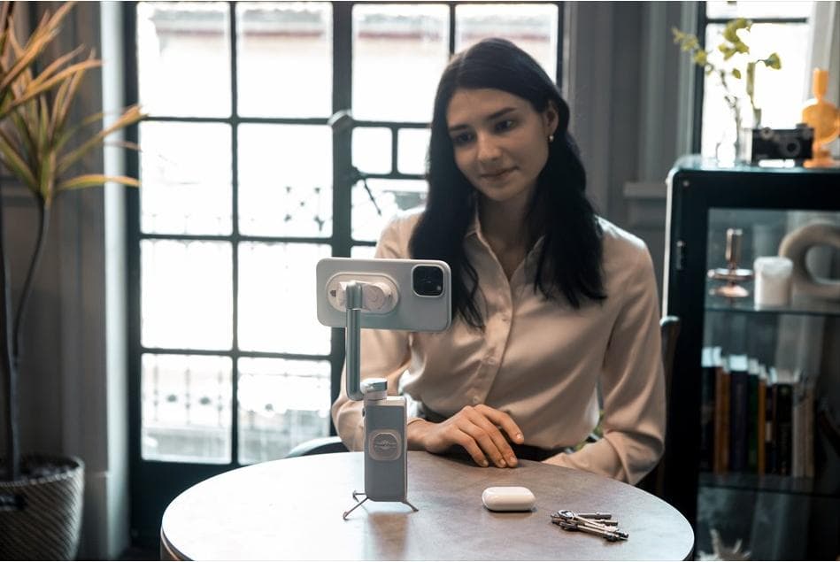 PowerVisionスマホ用3軸ジンバル、モバイルバッテリー、内蔵スタンド付き