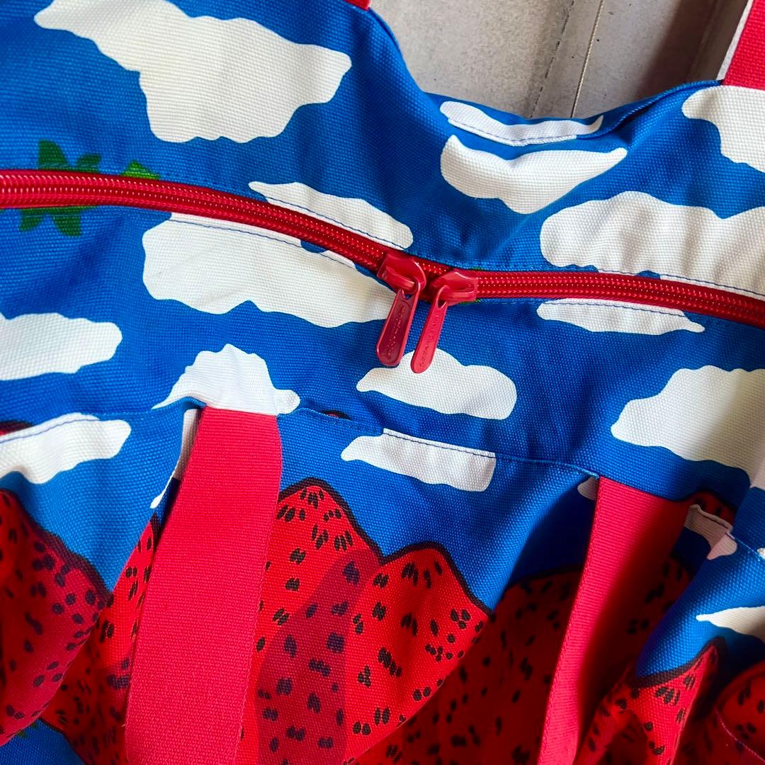 まろん。　レア　マリメッコ　マンシッカ　いちごマウンテン　ボストンバッグ