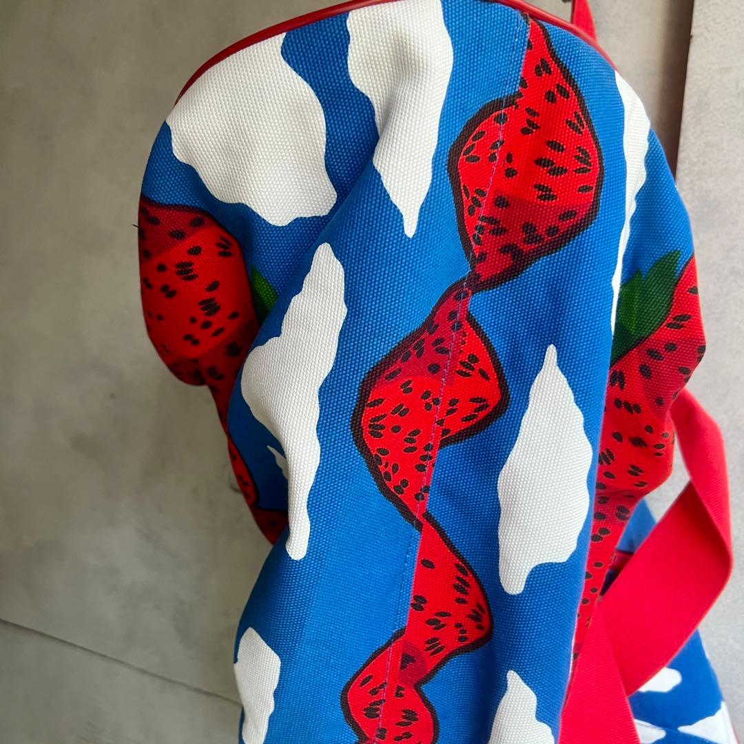 まろん。　レア　マリメッコ　マンシッカ　いちごマウンテン　ボストンバッグ