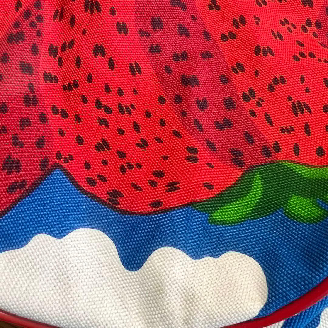 まろん。　レア　マリメッコ　マンシッカ　いちごマウンテン　ボストンバッグ