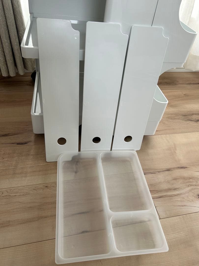 ネコ　美品！Joe Colombo ボビーワゴン　3/3トレイ　白