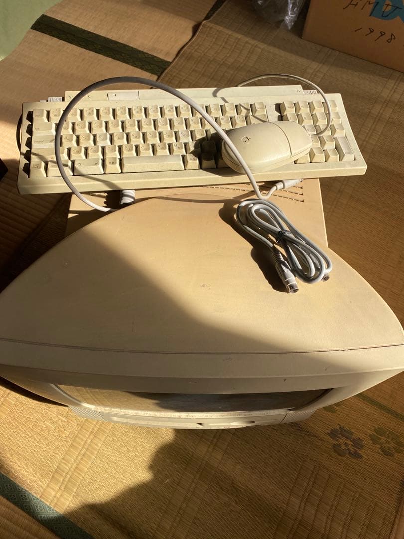 ジャンク品　Macintosh Performa 5220 キーボードマウス付き
