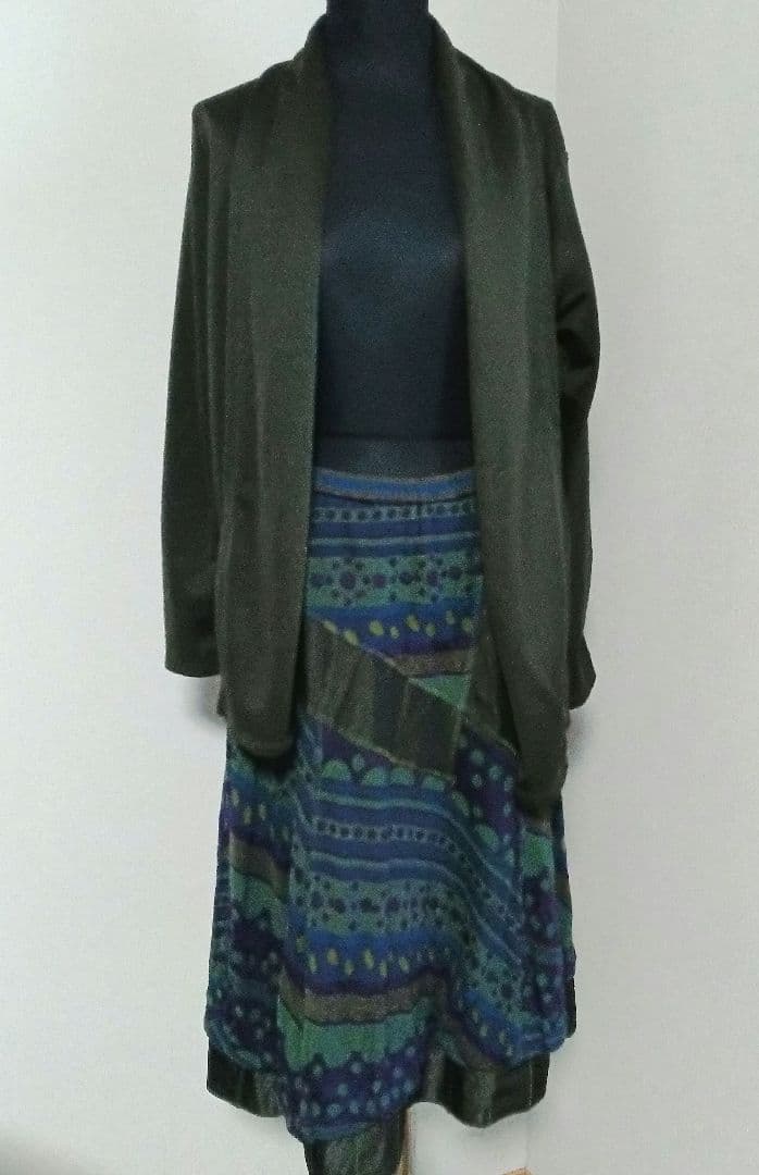 三点　エイココンドウ　ロングスカート/ニコル　イレヘムトップス/カーキジャケット