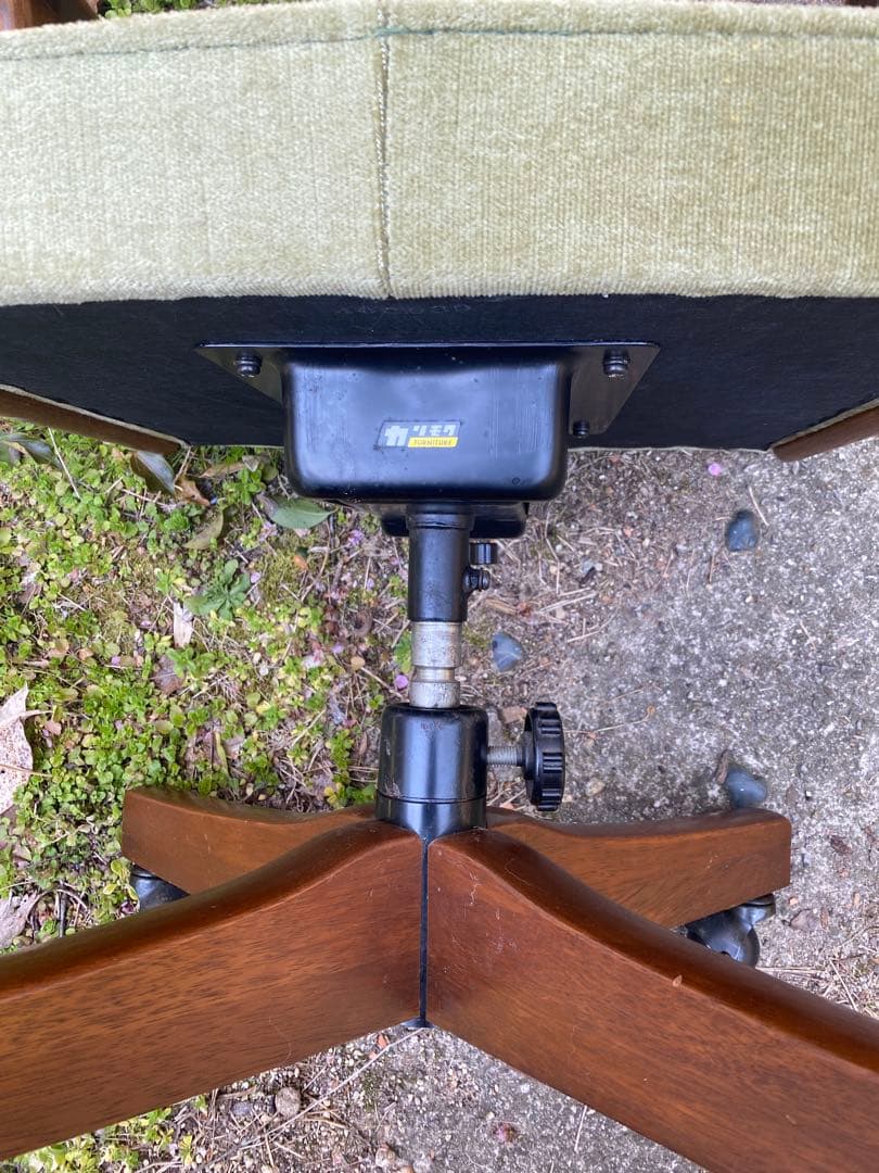 a*y様 【カリモク】木製・布張り　回転椅子　　昭和レトロ　　〈送料着払い！〉