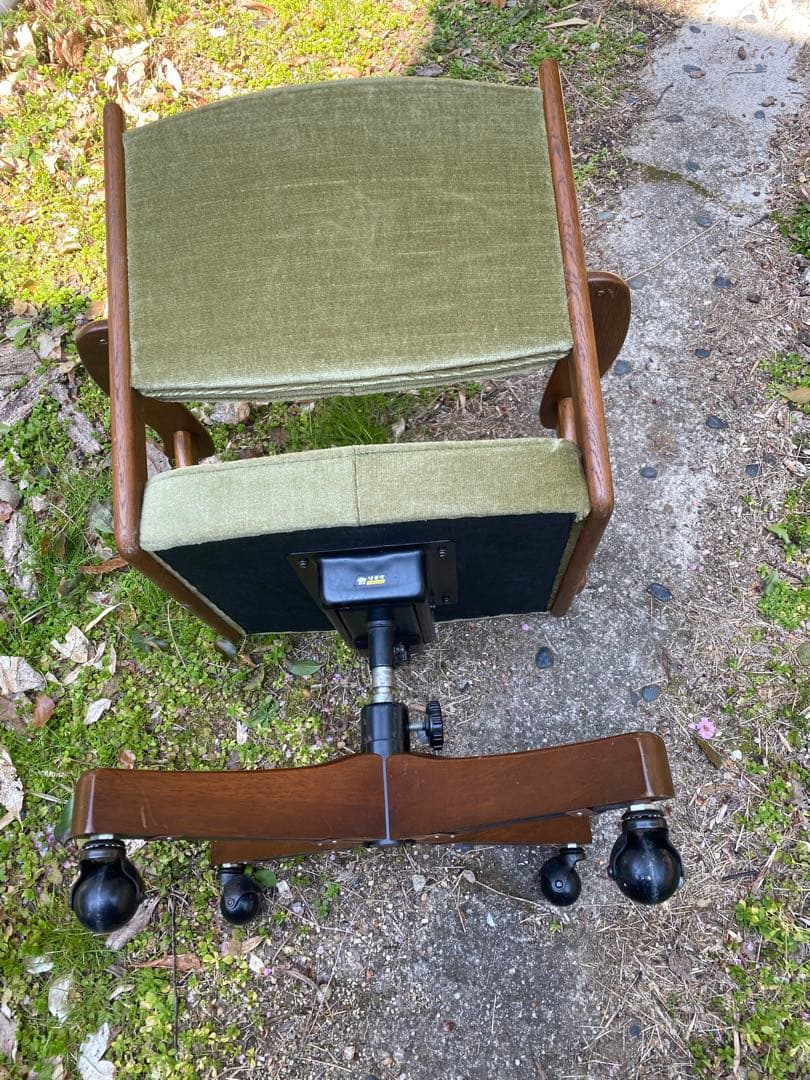 a*y様 【カリモク】木製・布張り　回転椅子　　昭和レトロ　　〈送料着払い！〉