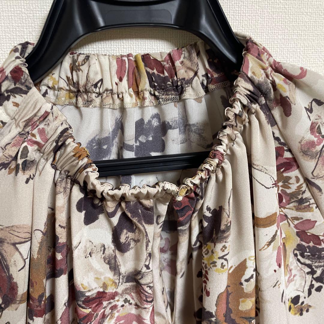 新品未使用タグ付き　トゥモローランドコレクション　花柄ブラウス