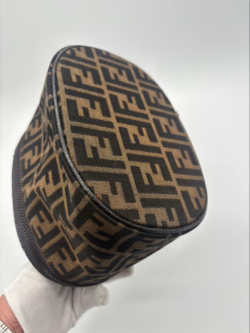 FENDI フェンディ バニティバッグ 化粧ポーチ ズッカ レザーレディース