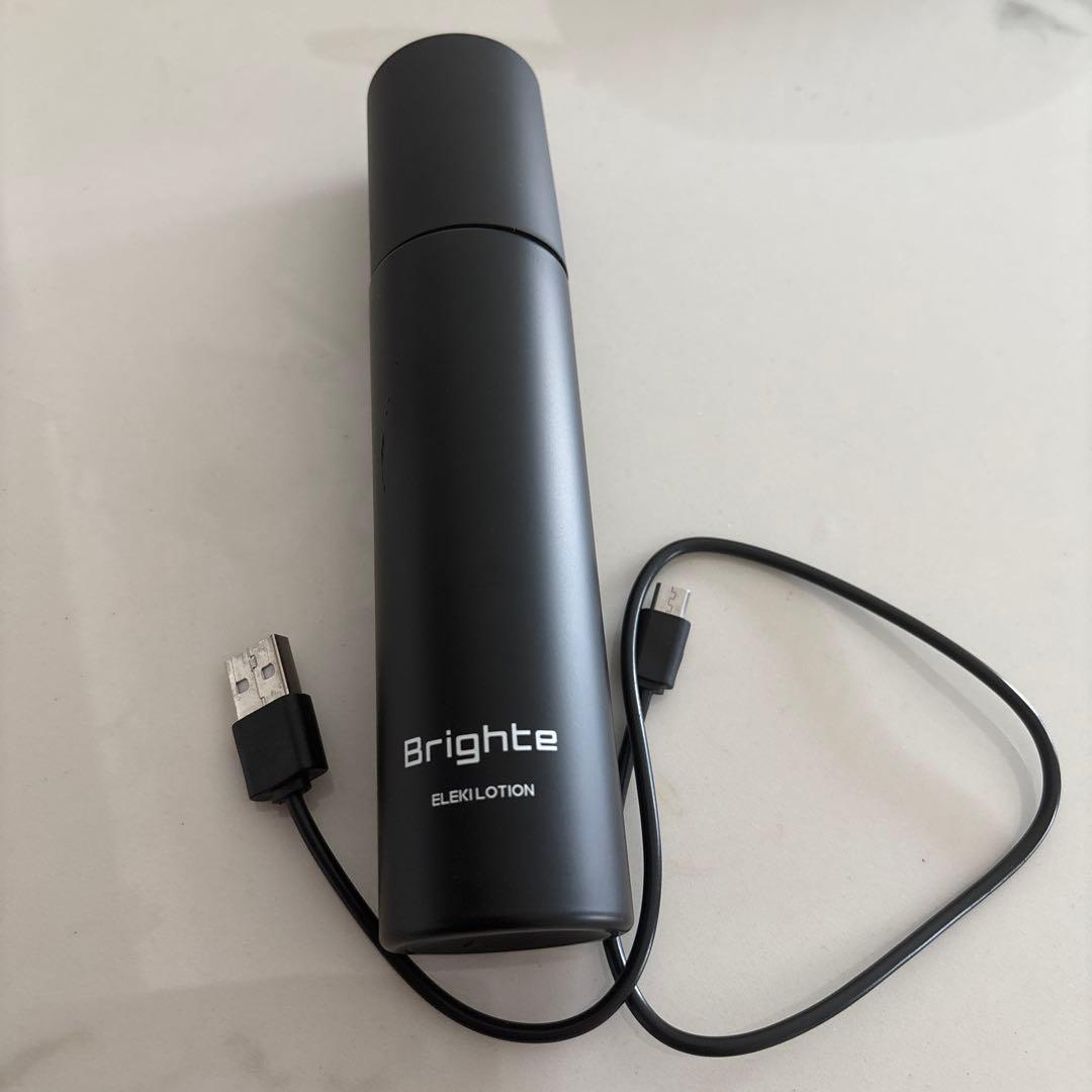 美品　Brighte ヘアスカルプブラシ + 豪華エッセンスパック付き