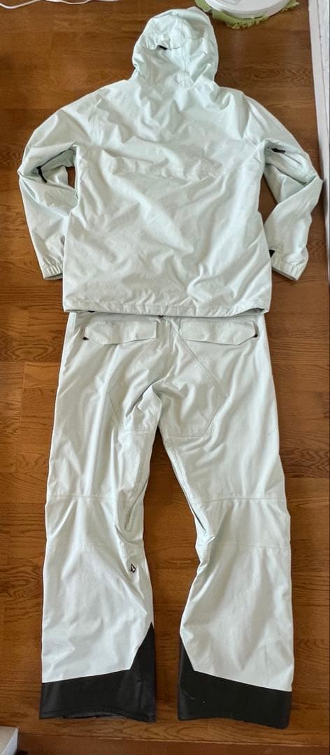 Dです。VOLCOM LサイズGORE-TEXスノーボードウェア上下SET