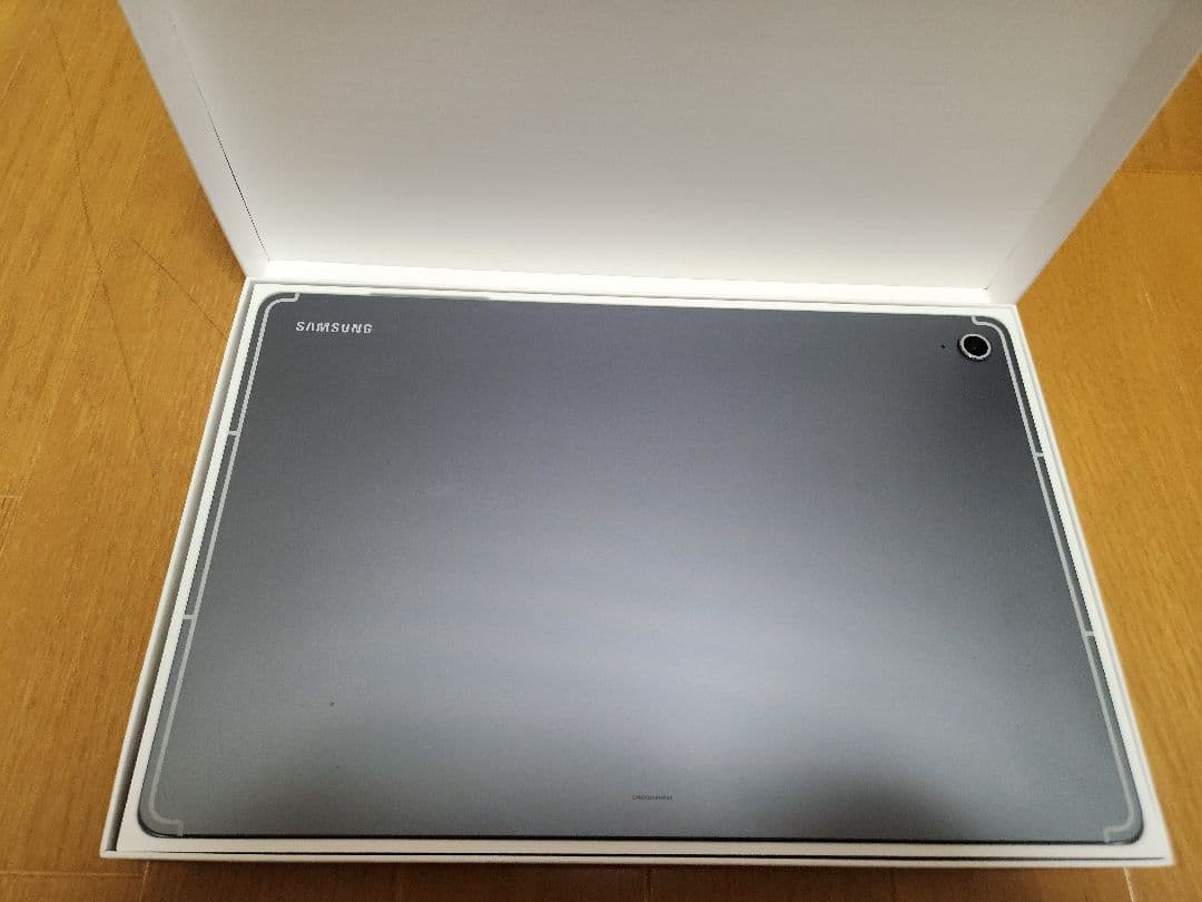 Galaxy Tab S10FE+と純正カバーと純正キーボードカバー