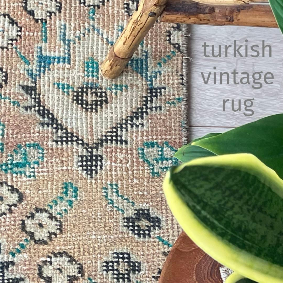 厚みウール　くすみベージュ　グリーン　ロング　ランナー　トルコヴィンテージラグ