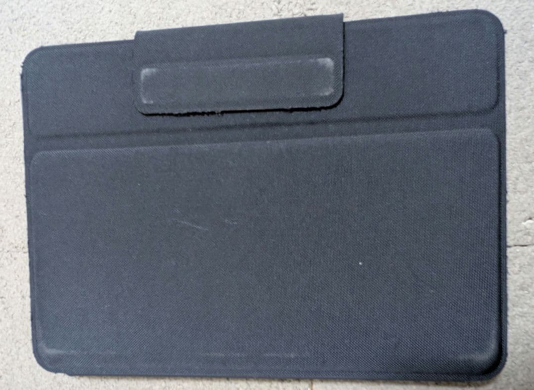 iPad 第8世代 32GB Wi-FIモデルシルバー タイプカバー付き