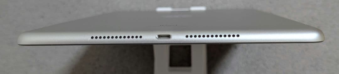 iPad 第8世代 32GB Wi-FIモデルシルバー タイプカバー付き