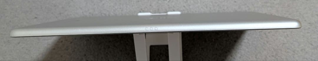 iPad 第8世代 32GB Wi-FIモデルシルバー タイプカバー付き