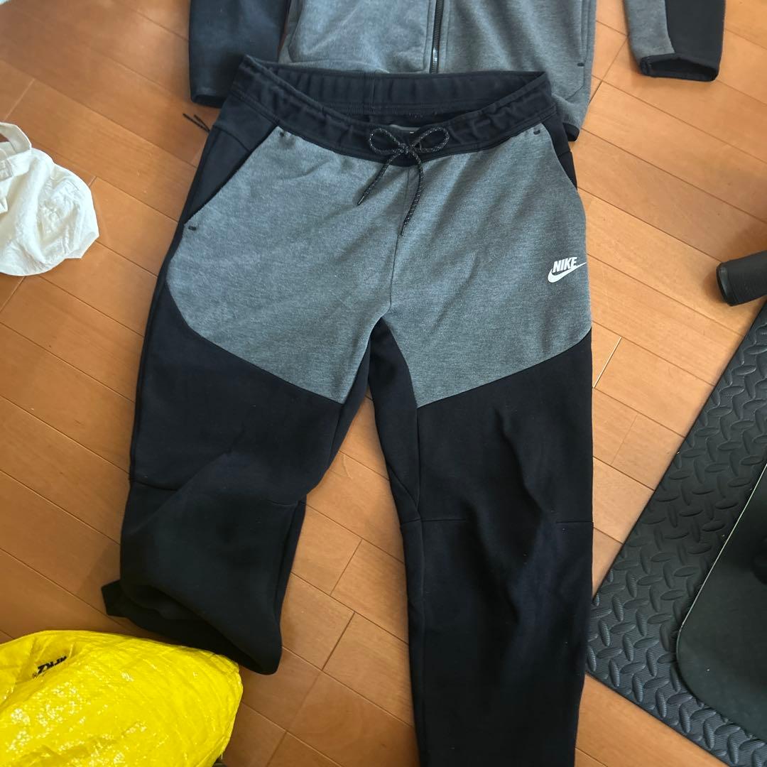 NIKEテックフリース 限定カラー