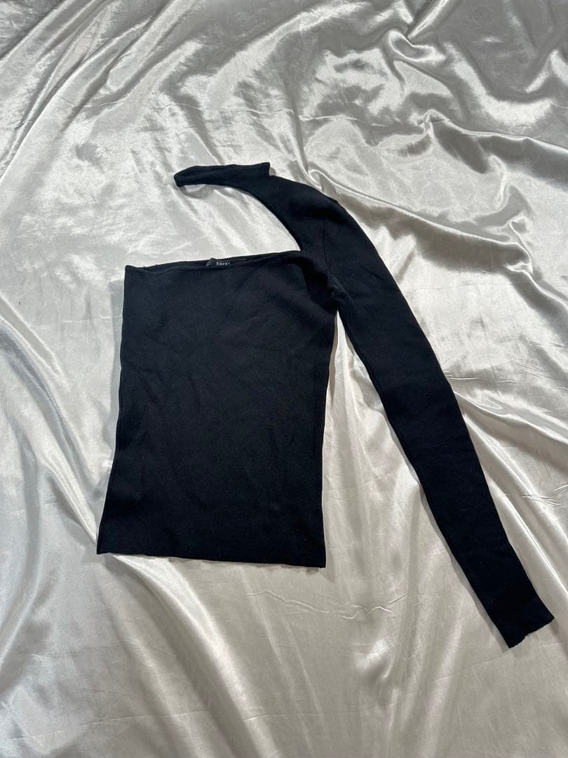 gucci グッチ　ワンショルダー　ニット　トップス