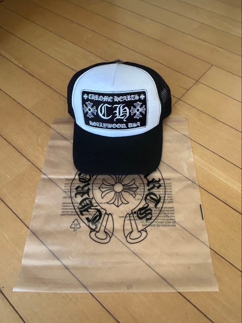 CHROME HEARTS トラッカーキャップ 黒/白