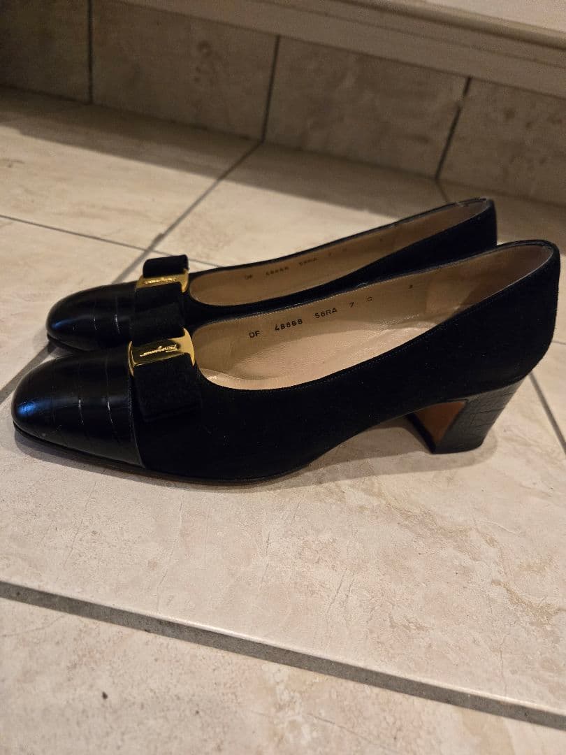 J*y様 Ferragamo ブラック パンプス リボン付き　24㎝