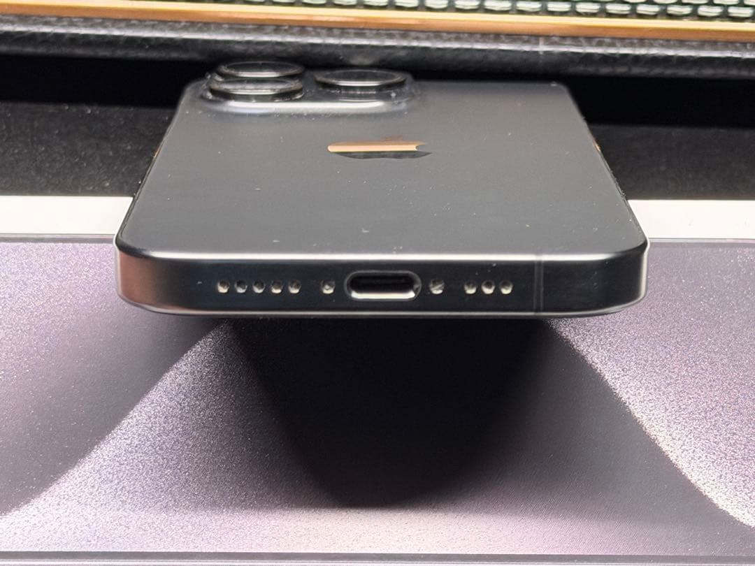 iPhone 15 Pro 128GB ブラックチタニウム バッテリー87%