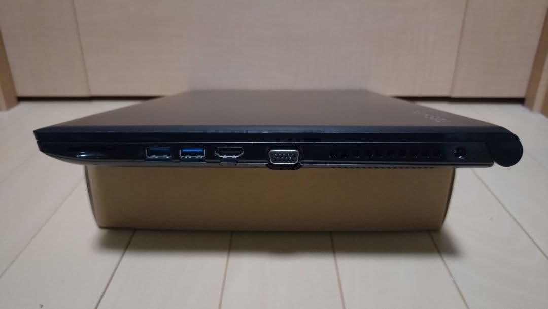 東芝　DynaBook　B65/M　8世代 i7　メモリ8GB　SSD128GB
