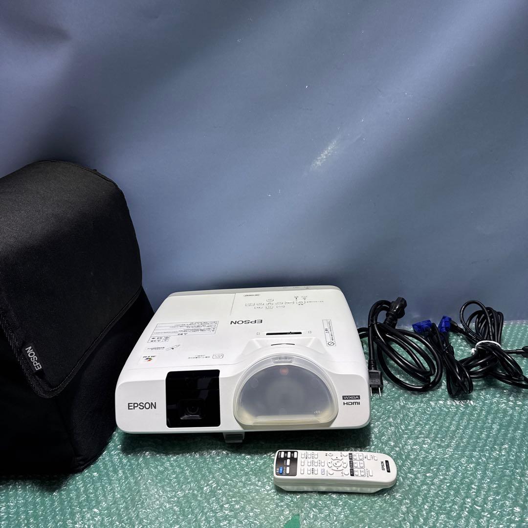 EPSON 超単焦点　プロジェクター　EB-536WT