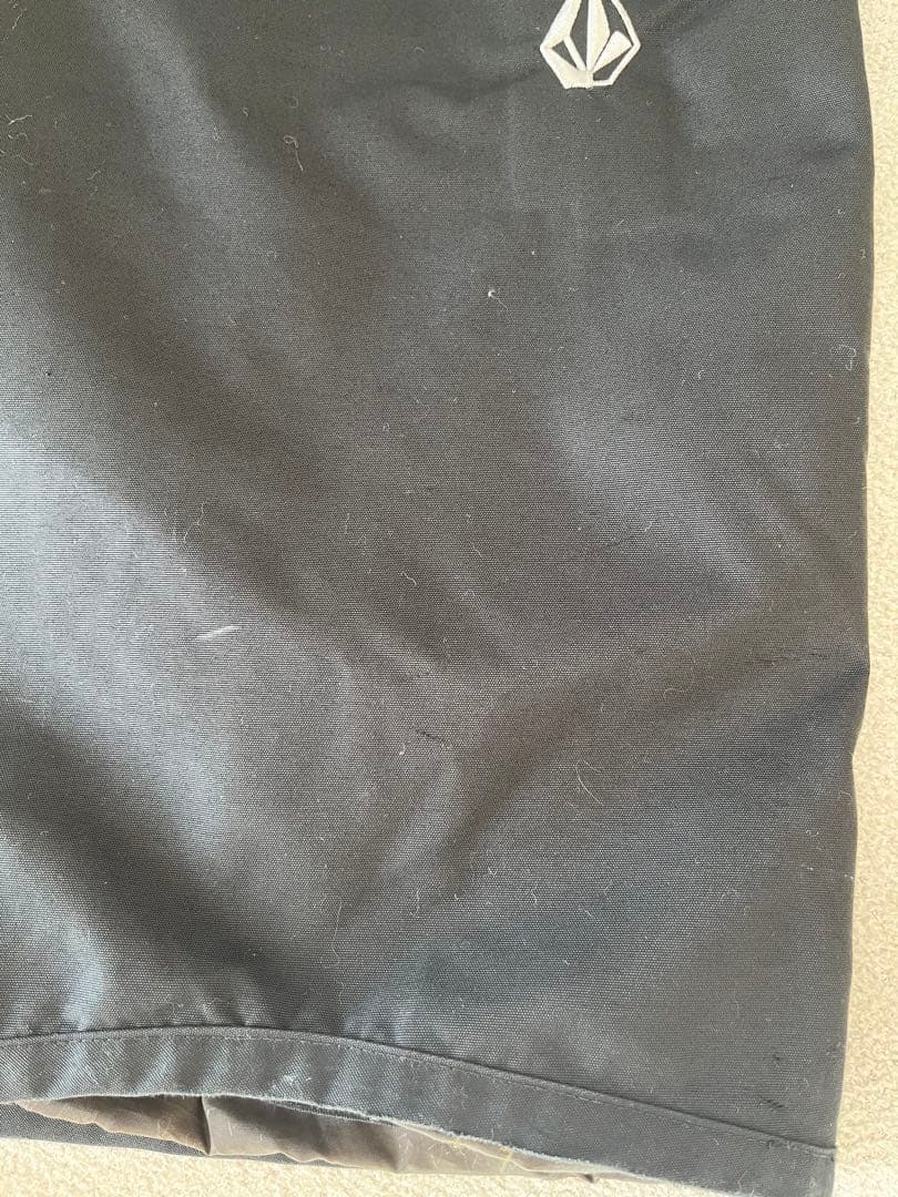 VOLCOM★赤、黒 スノーボードウエアーS子供用 上下セット