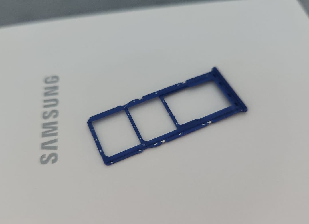 Galaxy A70 SIM フリーTriple スロット128GB/6GB